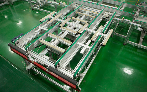 中国 PVモジュールの回転コンベヤーの太陽電池パネルの生産ライン、太陽電池パネル アセンブリ装置 サプライヤー